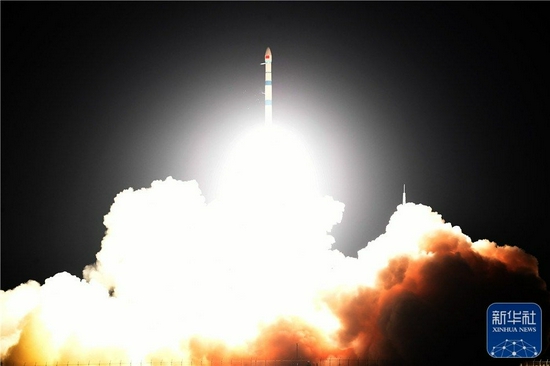11月25日7时41分,我国在酒泉卫星发射中心用快舟一号甲运载火箭,成功将试验十一号卫星发射升空。卫星顺利进入预定轨道,发射任务获得圆满成功。这次任务是快舟一号甲运载火箭的第13次飞行。新华社发(汪江波 摄)