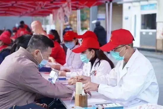 “学雷锋”义诊志愿服务