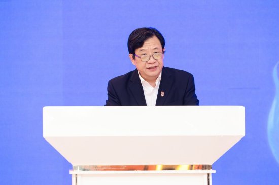 南京大学校董、中江国际集团原总经理、苏企联商学院名誉院长薛乐群