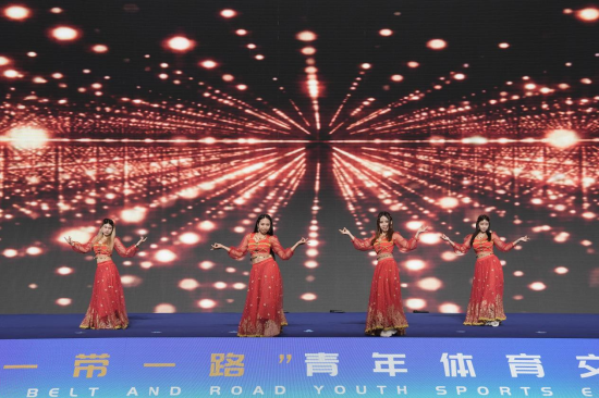 《世界赠予我的》——歌舞表演