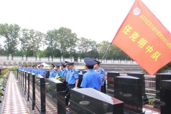 缅怀烈士精神 城管执法队伍开展追忆任克明同志系列活动