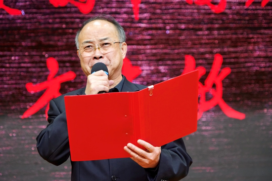 铁金良深情朗读