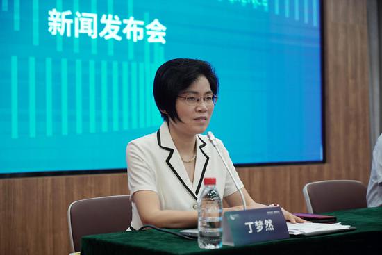 江宁区委宣传部常务副部长 丁梦然主持本次发布会
