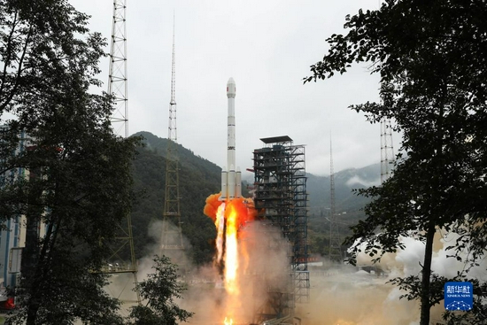 10月24日9时27分,我国在西昌卫星发射中心用长征三号乙运载火箭,成功将实践二十一号卫星发射升空。卫星顺利进入预定轨道,发射任务获得圆满成功。