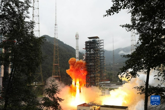 10月24日9时27分,我国在西昌卫星发射中心用长征三号乙运载火箭,成功将实践二十一号卫星发射升空。卫星顺利进入预定轨道,发射任务获得圆满成功。