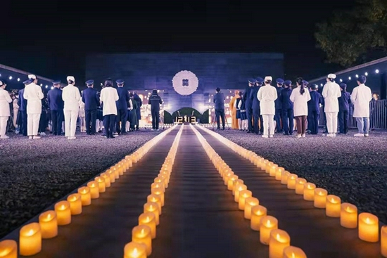 “烛光祭”现场。