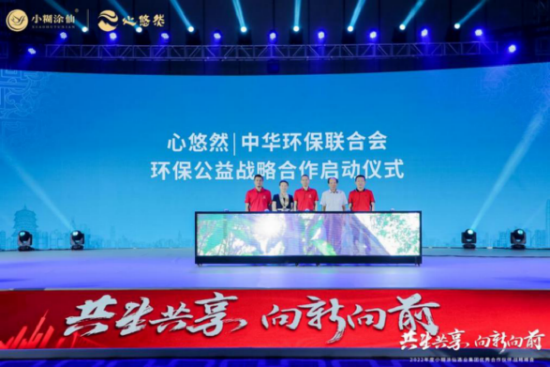 左一 曾琦 左二 金朗 正中 梁国杰 右二 曾端仪 右一 张晓锋