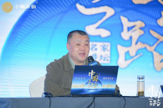 著名军事专家房兵进行演讲