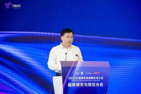 无锡市卫生健康委党委书记、主任笪学荣主持会议