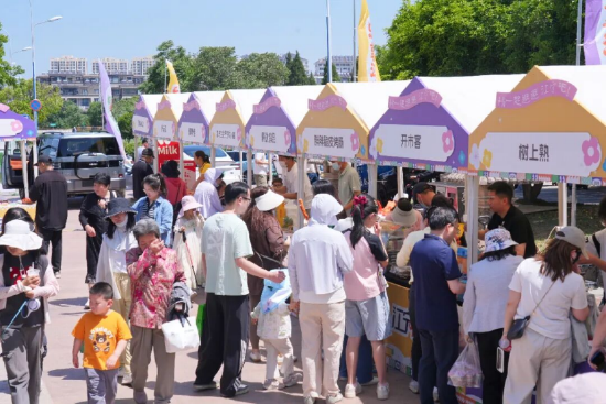 集市吸引市民游客