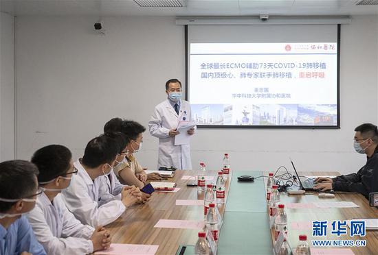 5月9日拍摄的华中科技大学协和医院新闻发布会现场。新华社记者 熊琦 摄