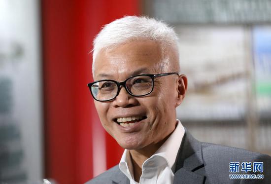 香港故宫文化博物馆馆长吴志华在接受新华社记者专访(4月23日摄)。新华社记者 吴晓初 摄