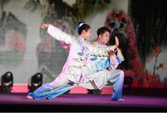 《双人太极拳》——海澜太极队吴颖、常跃辉