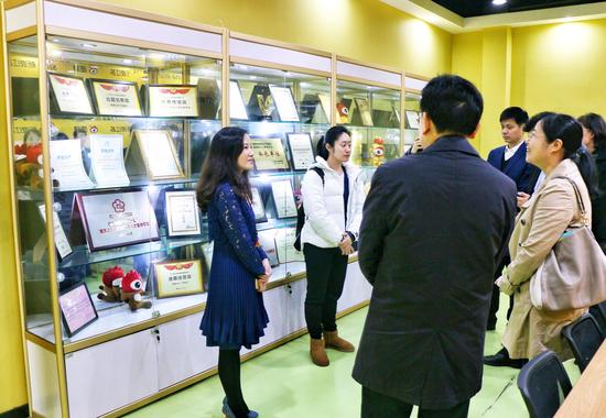 中央统战部八局领导调研新浪江苏 召开新媒体代表人士座谈会