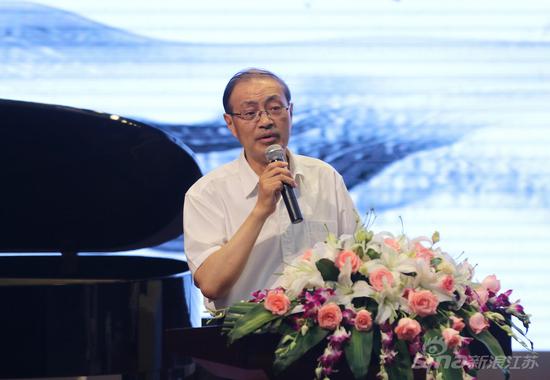 南京艺术学院党委书记管向群