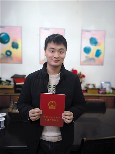 常州市贝瑞轴承有限公司法人代表许涛,在2018年11月拍到了圻庄村的企业用地,拿到了不动产证。
受访者供图