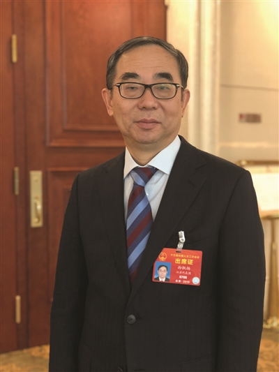 还记得那位讲“卖牛买药”故事的代表吗