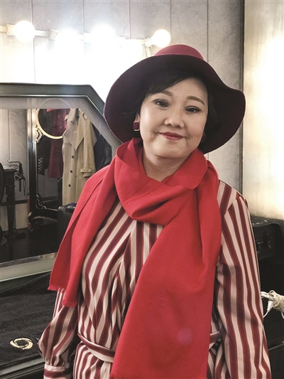 61岁母亲全脸整形 她怕失踪16年的儿子回来认不出自己