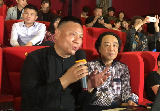 江苏省演艺集团京剧院书记、国家一级演员彭林刚和导演胡玫交流