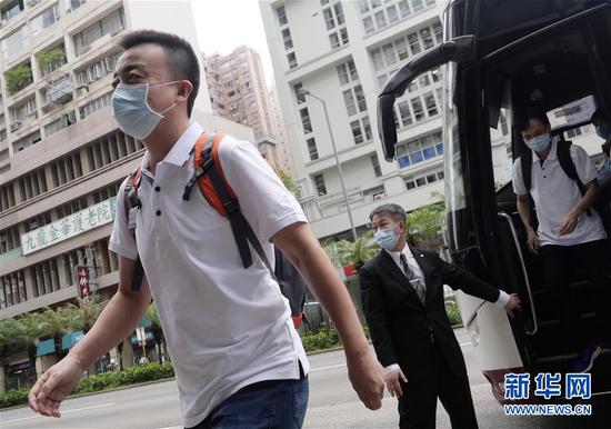 内地核酸检测支援队队员陆续抵达香港九龙维景酒店,准备开始工作(8月28日摄)。 新华社记者 王申 摄