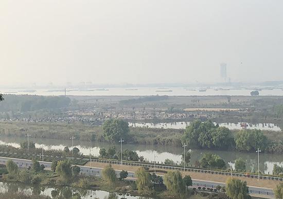 10月23日,镇江大江风云景区已基本拆除完毕。 澎湃新闻记者袁杰图