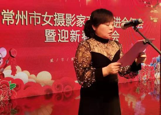 常州市女摄影家交流促进会会长殷佩玉发言