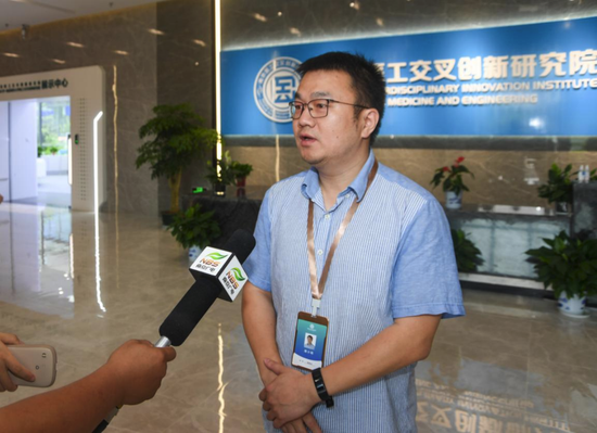 南京医工交叉创新研究院副院长屠小明接受采访