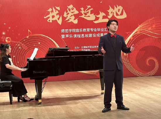 何晨光演唱