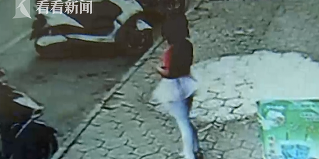 女子疑因未给前婆婆贺寿被杀 女儿哭喊别杀妈妈