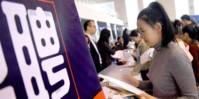 毕业生“抢人大战”提前燃起 城市主政者频现高校