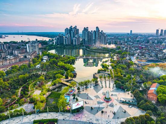 这是国家级森林城市湖南省湘潭市一角。湖南省林业局供图