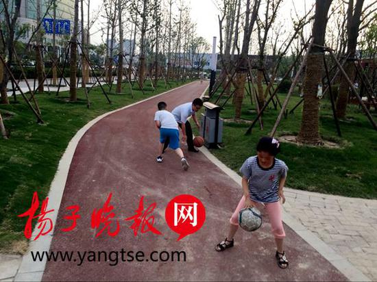 扬州一处空地多年未开发 政府顺应民意建成公园开放