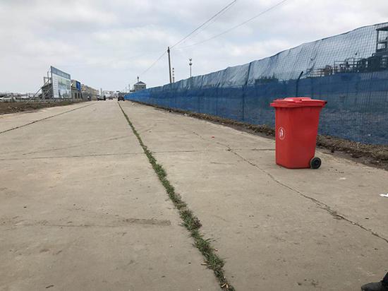 修建雨污排放明沟,防止进一步污染水体。 泰兴经济开发区管委会供图