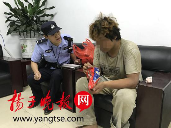 男子不愿工地搬砖负气出走 徒步从江阴走到镇