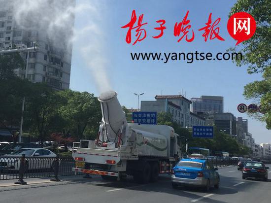 降尘又降温！扬州市区马路每天“喝水”1000多吨