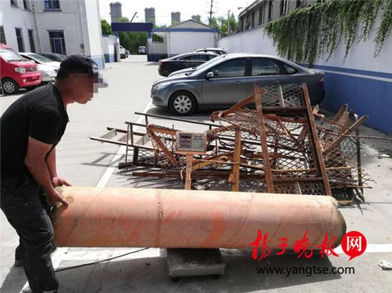 用板车到镇江工地拖废铁 为贴补家用女子教唆丈夫偷盗