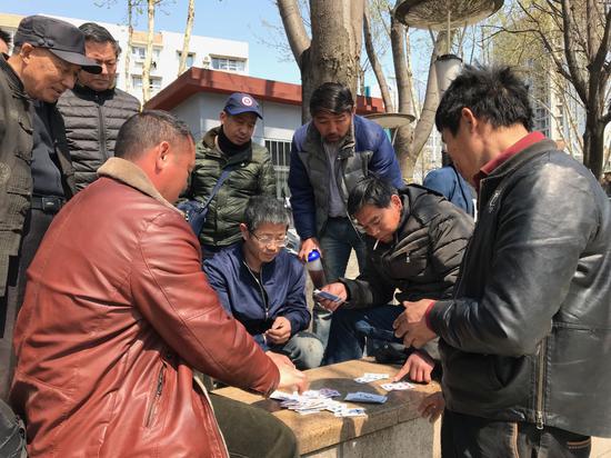 数十农民工在南京600年的古墓内打地铺被劝离