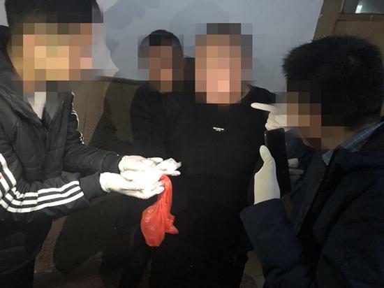 落网的犯罪嫌疑人。金铉 摄