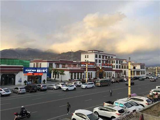 拉萨市景。王伟健摄