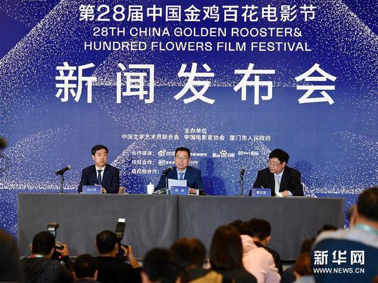 11月19日,第28届中国金鸡百花电影节组委会成员在新闻发布会上介绍情况。新华社记者姜克红摄