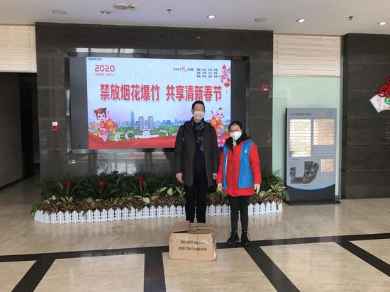 给一线社区工作者捐赠口罩1000只