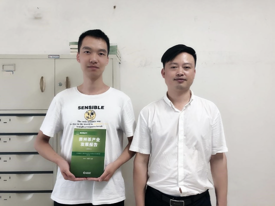 与贵州省茶文化研究会副秘书长刘建勇先生合影