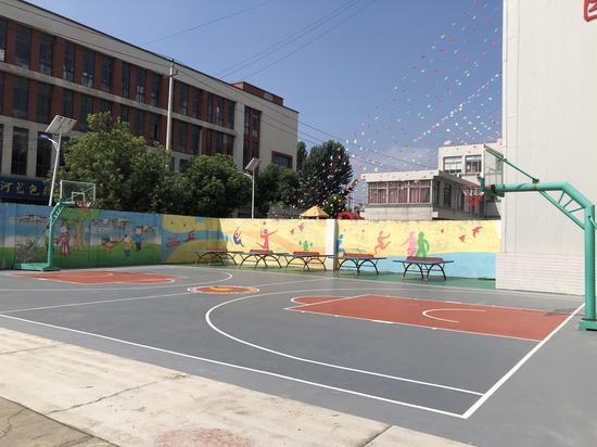 春蕾小学篮球场