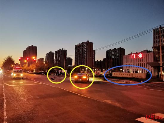 ▲事故现场,黄圈处为发生车祸的汽车与摩托车,蓝圈处即为北湖医院入口