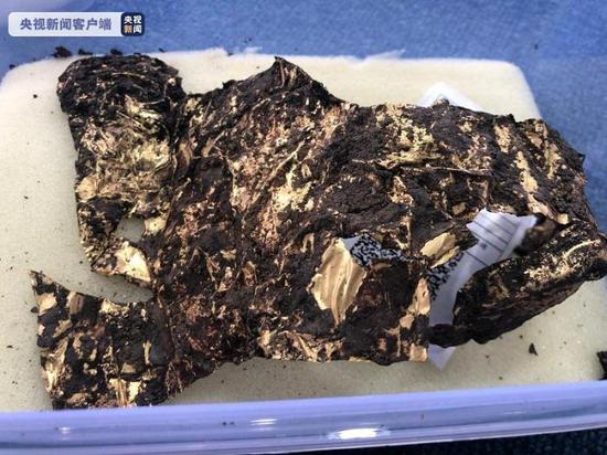 金面具残片。图片来源:央视新闻客户端