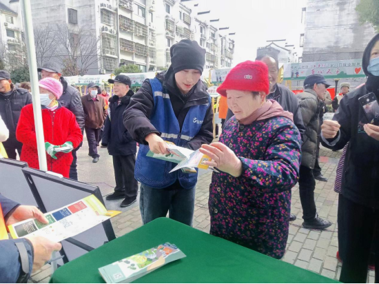 垃圾分类进社区 环保意识入人心