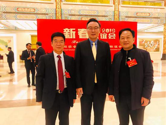 (江苏分会代表与北京分会代表合影)