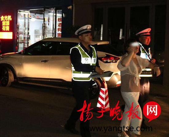 女子酒后任性“开车玩” 玩出“三车连撞”