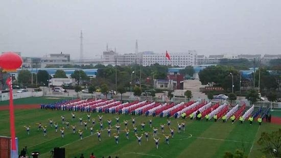 绿茵场上中国小学9比1力克韩国小学校园足球强队