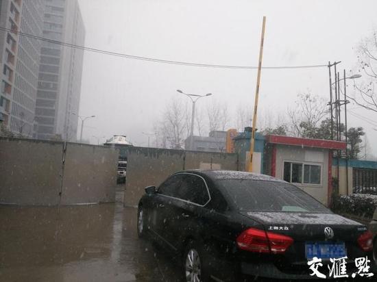 元月31日下午2点左右,位于南京建邺区奥体大街与云龙山路一在建工地,发生一起安全责任事故。